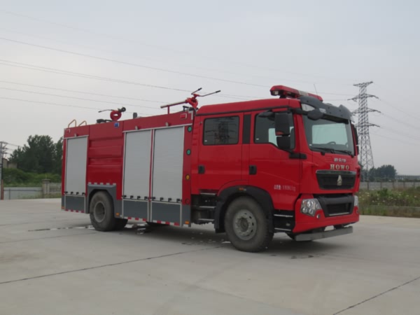 重汽T5G型干粉水聯(lián)用消防車