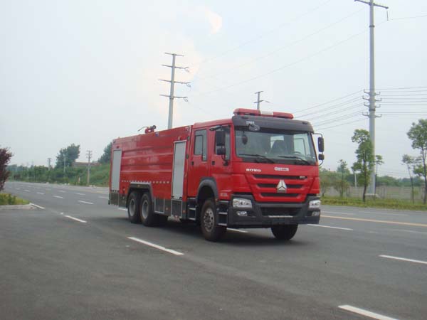 重汽豪沃后雙橋16方水罐消防車