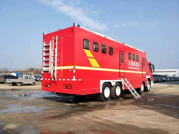 重汽豪沃后雙橋20人淋浴車(chē)