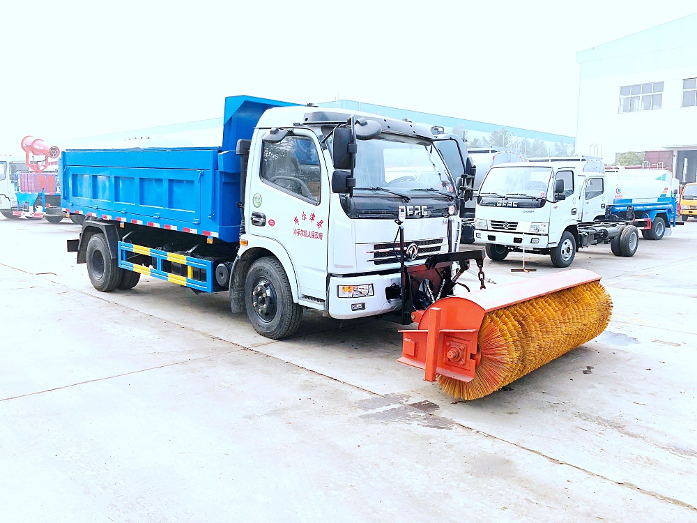 東風(fēng)大多利卡自卸垃圾車帶滾刷掃雪機